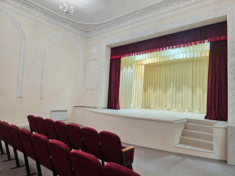 Обновили одежду сцены в п. Загородный